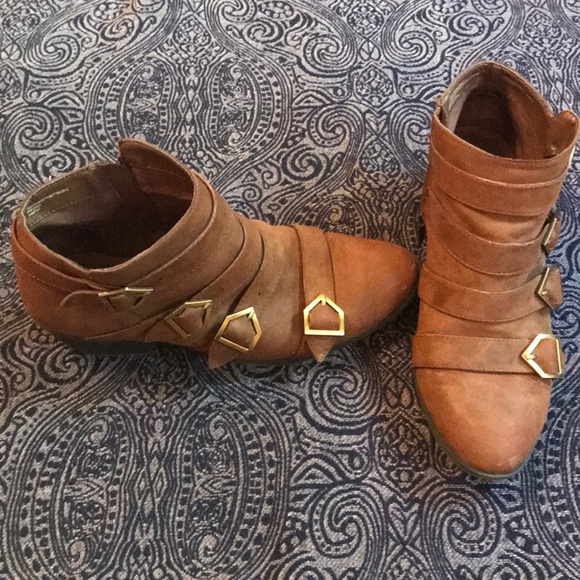 Tan bulk ankle boots - Picture 1 of 8